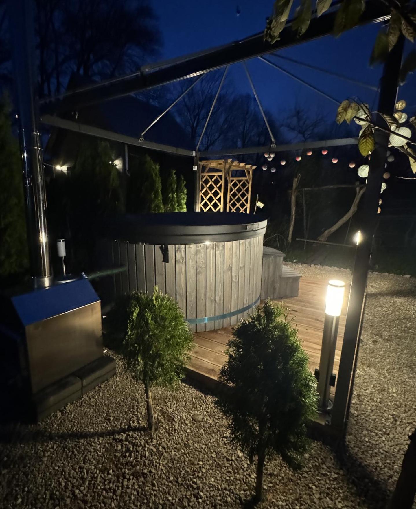 リガ Amazing Little House On An Island With Gardenヴィラ エクステリア 写真